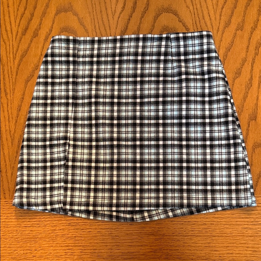 Art Class Checkered Skirt in Black and White